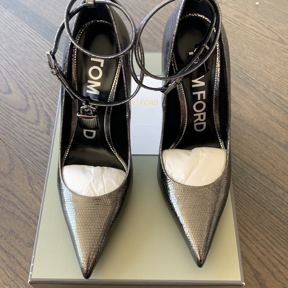 TOM FORD GUNMETAL PUMP W/ LOCK 38 - Picture 6 of 10